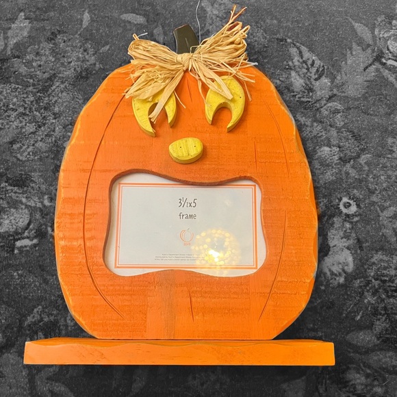 Other - NWT pumpkin picture frame 🖤